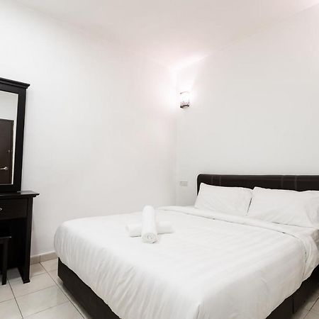 Ant Hotel Malacca Exterior photo